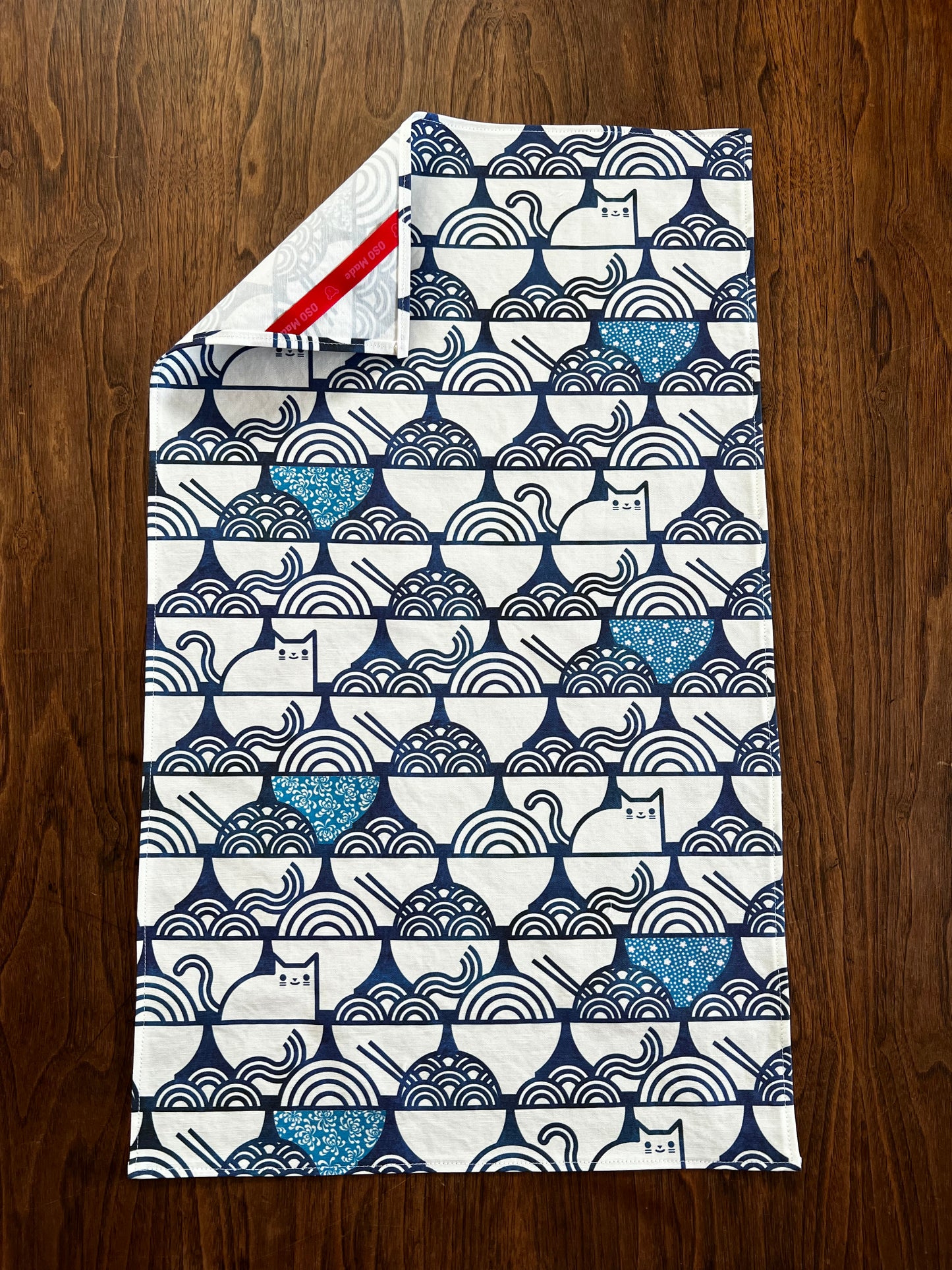 Cats and Ramen Tea Towel, 26" x16", kawaii cat kitchen towel, Hostess gift, gift for bartender, fun linen bar towel.