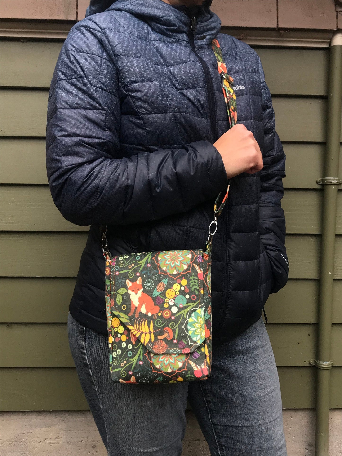 Cute fox print purse, woodland fox crossbody, cottagecore fox bag, 8.5"x6"x3", adjustable strap (28"-51") .