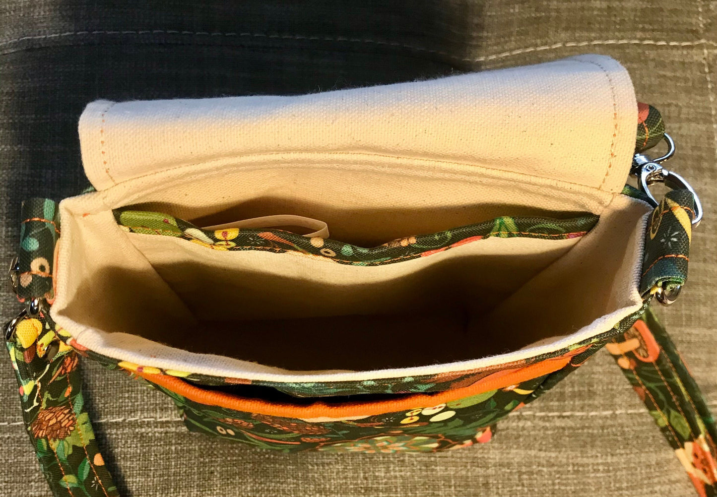 Cute fox print purse, woodland fox crossbody, cottagecore fox bag, 8.5"x6"x3", adjustable strap (28"-51") .